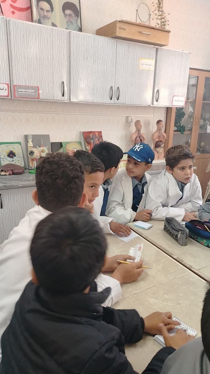 دبستان غیر انتفاعی پسرانه اهورا